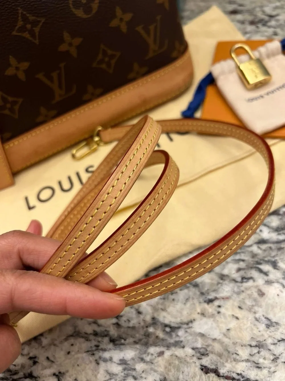 Authentic Alma BB. Comes with dustbag, box, strap, lock and key